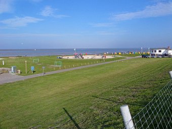 Strandspielplatz hinterm Deich - in ca. 400 m Entfernung vom Ferienhaus-